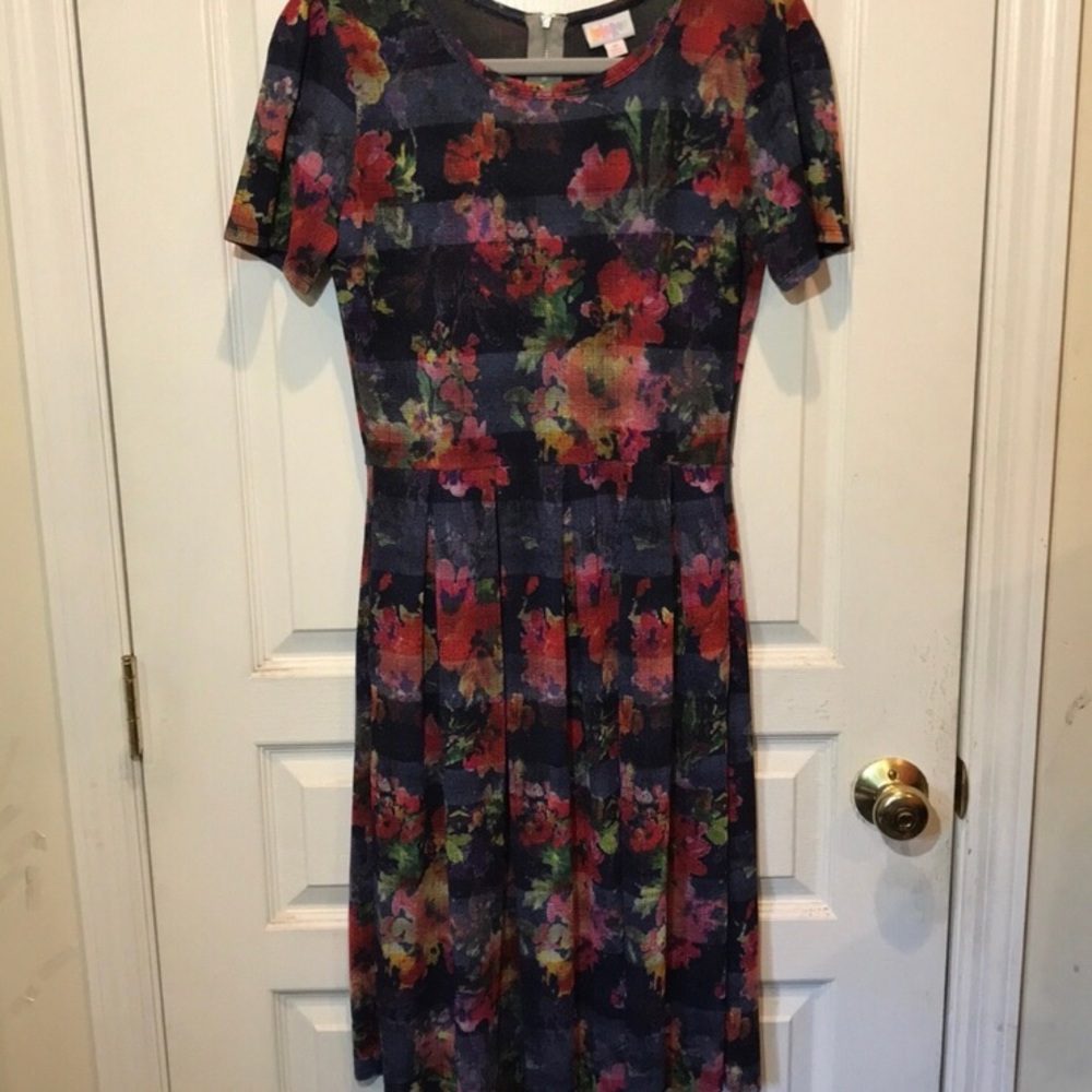 *2/$20!* LuLaRoe Amelia M